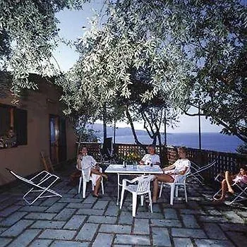 Villaggio Turistico Bleu Village מלון