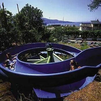 Villaggio Turistico Bleu Village מלון 4*