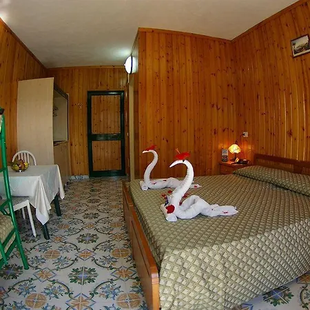 מלון Villaggio Turistico Bleu Village