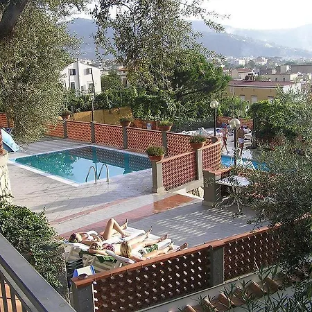 Villaggio Turistico Bleu Village מלון 4*
