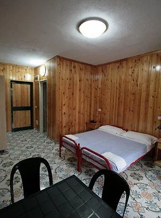 Villaggio Turistico Bleu Village מלון 4*