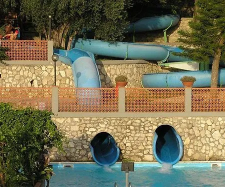 Villaggio Turistico Bleu Village מלון